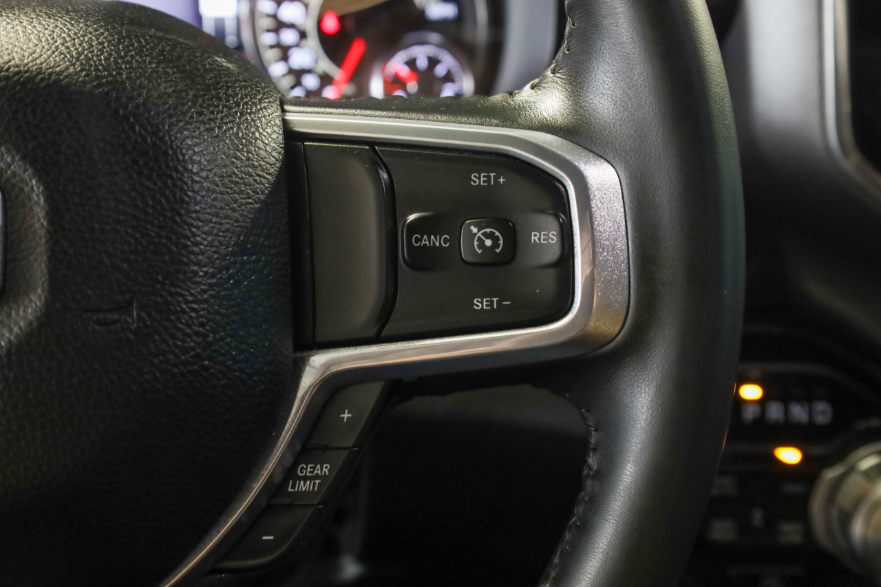 RAM 1500 Laramie 4x4 Crew Cab 5'7" Box 2022