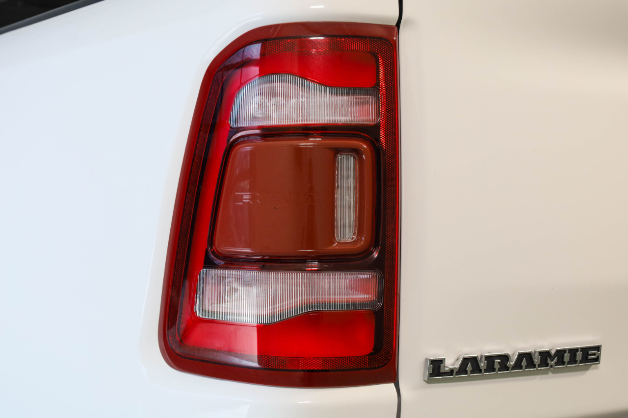 RAM 1500 Laramie 4x4 Crew Cab 5'7" Box 2022