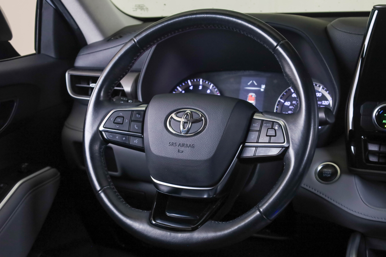 Toyota Highlander LE AWD (Natl) 2020