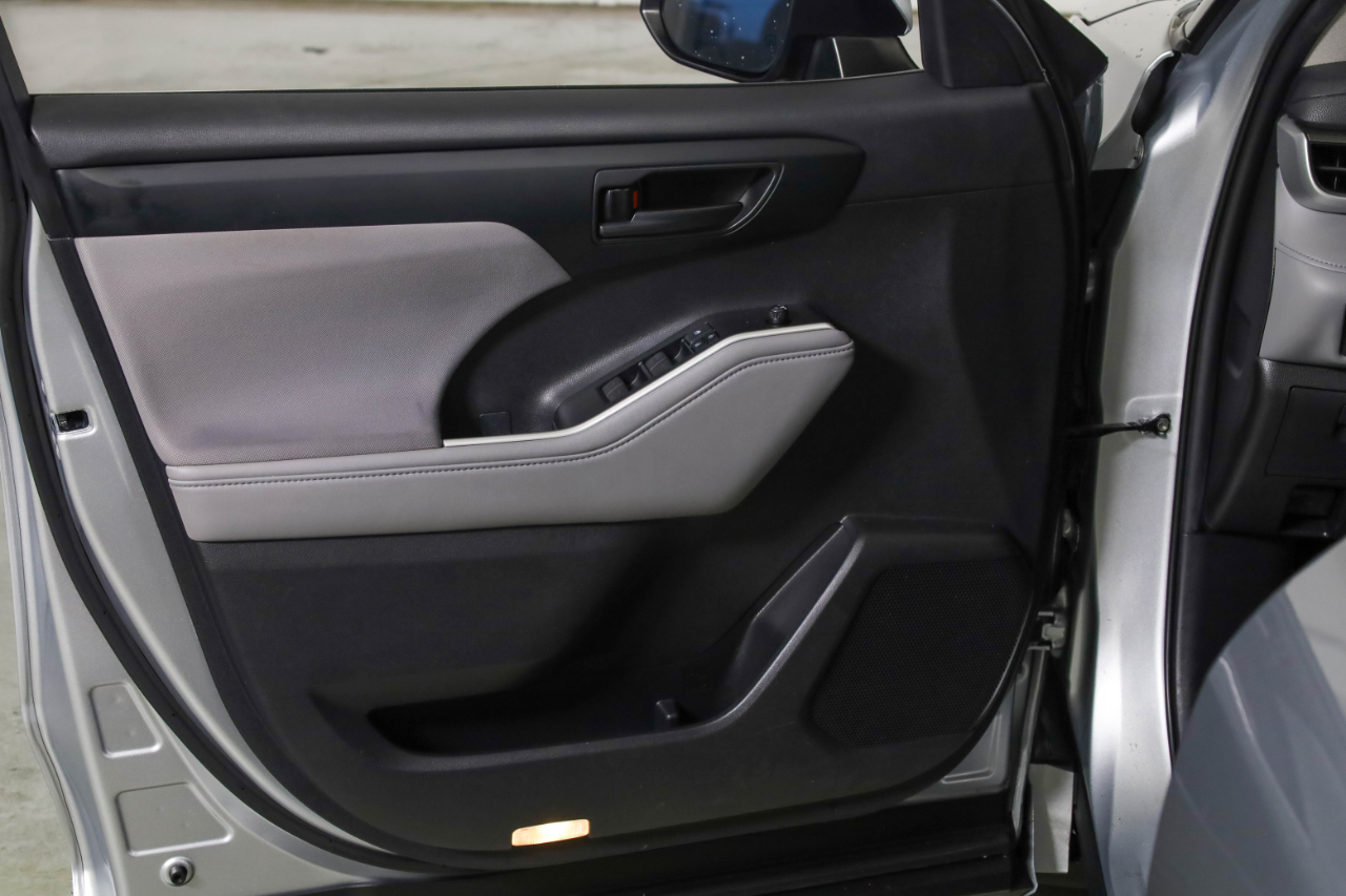 Toyota Highlander LE AWD (Natl) 2020