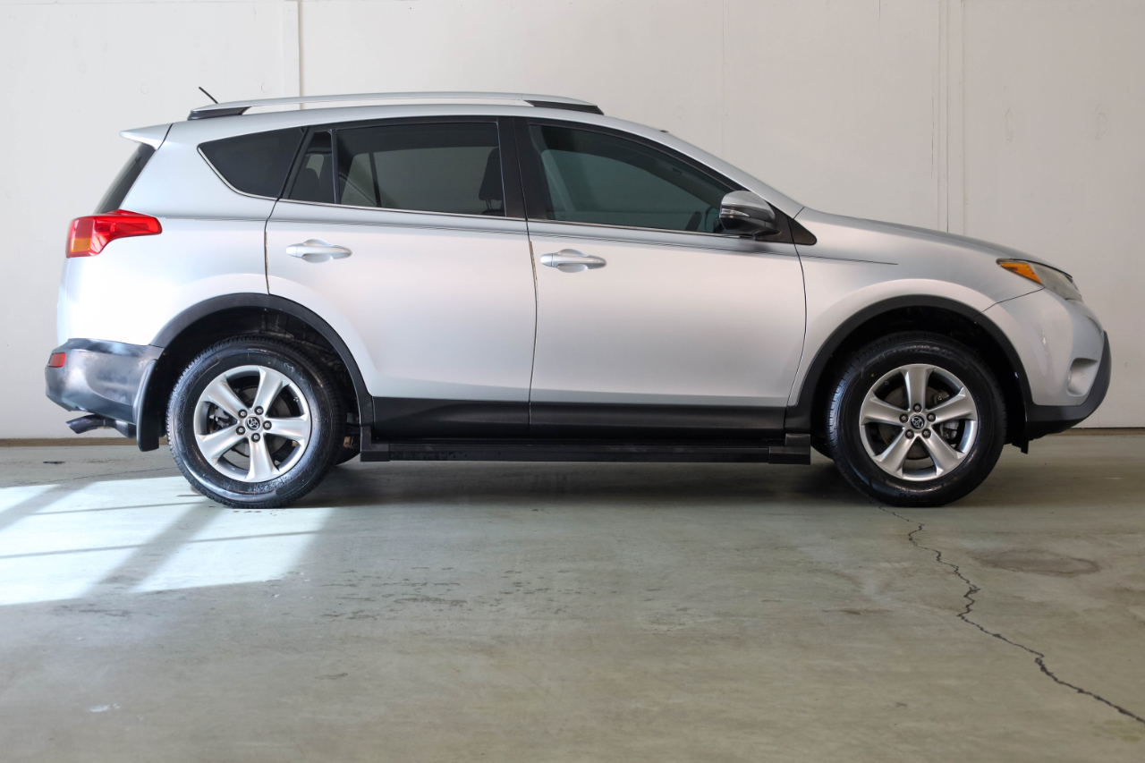 Toyota RAV4 FWD 4dr XLE (Natl) 2015