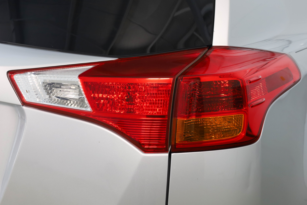 Toyota RAV4 FWD 4dr XLE (Natl) 2015