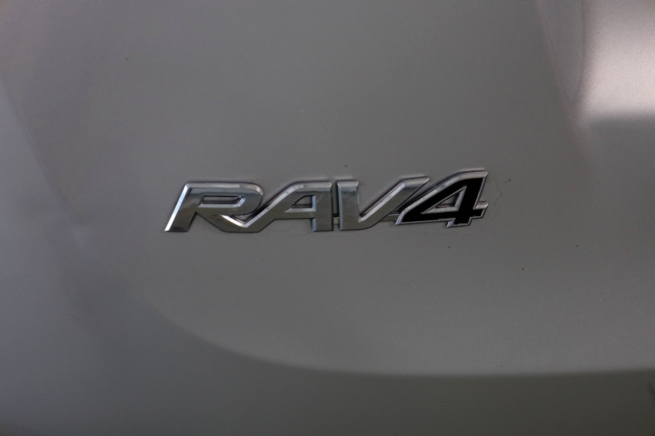 Toyota RAV4 FWD 4dr XLE (Natl) 2015