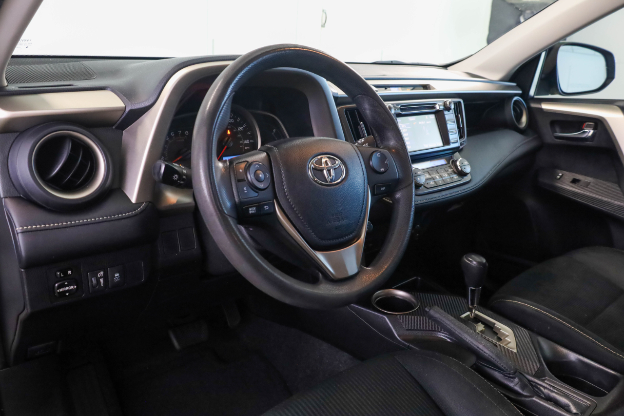Toyota RAV4 FWD 4dr XLE (Natl) 2015