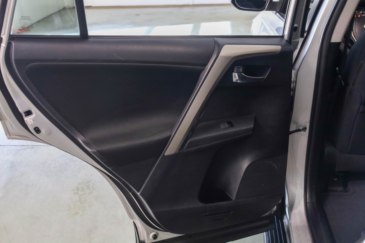 Toyota RAV4 FWD 4dr XLE (Natl) 2015