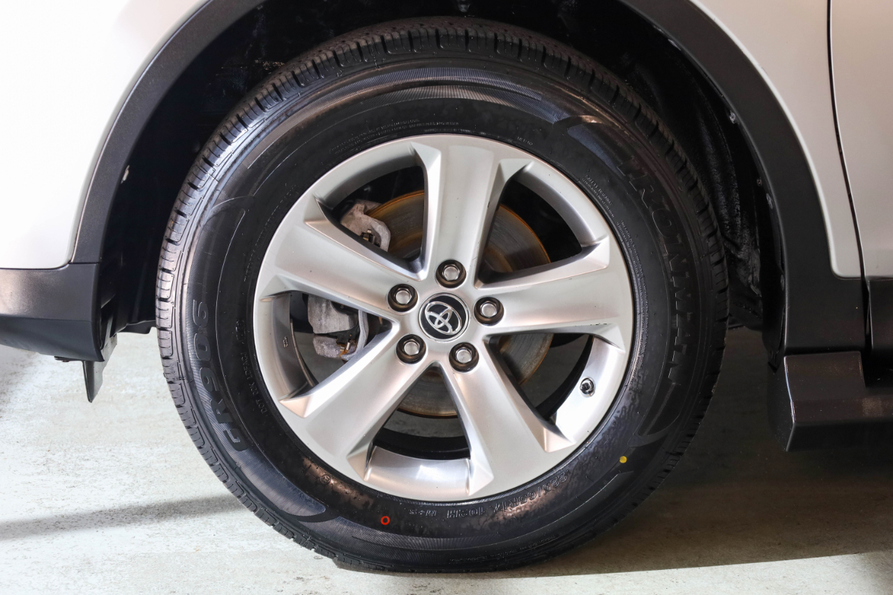 Toyota RAV4 FWD 4dr XLE (Natl) 2015