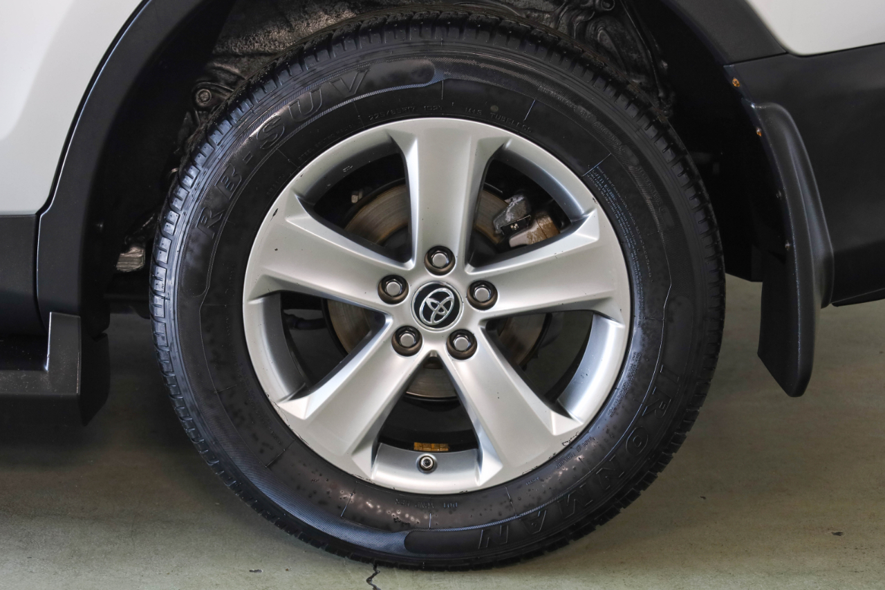 Toyota RAV4 FWD 4dr XLE (Natl) 2015