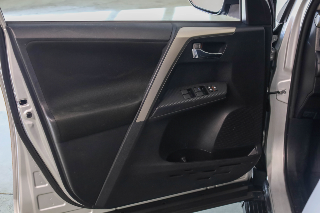 Toyota RAV4 FWD 4dr XLE (Natl) 2015