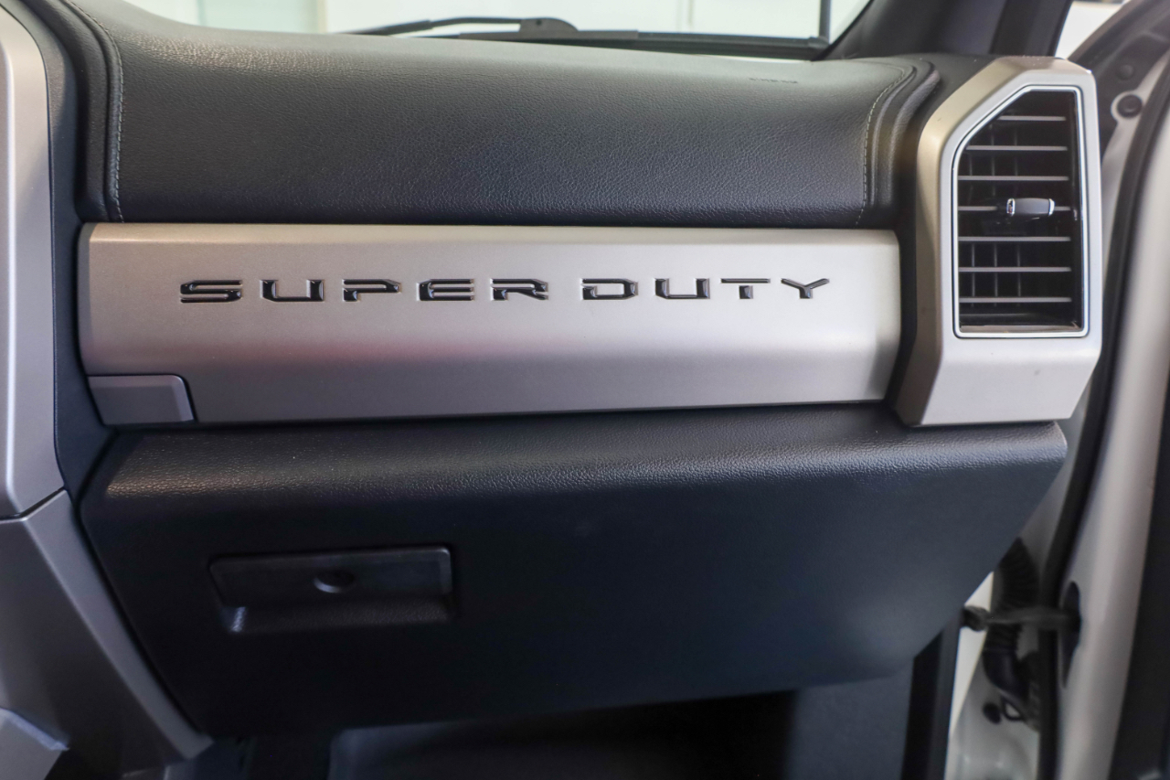 Ford Super Duty F-250 SRW Lariat 4WD Crew Cab 8' Box 2022