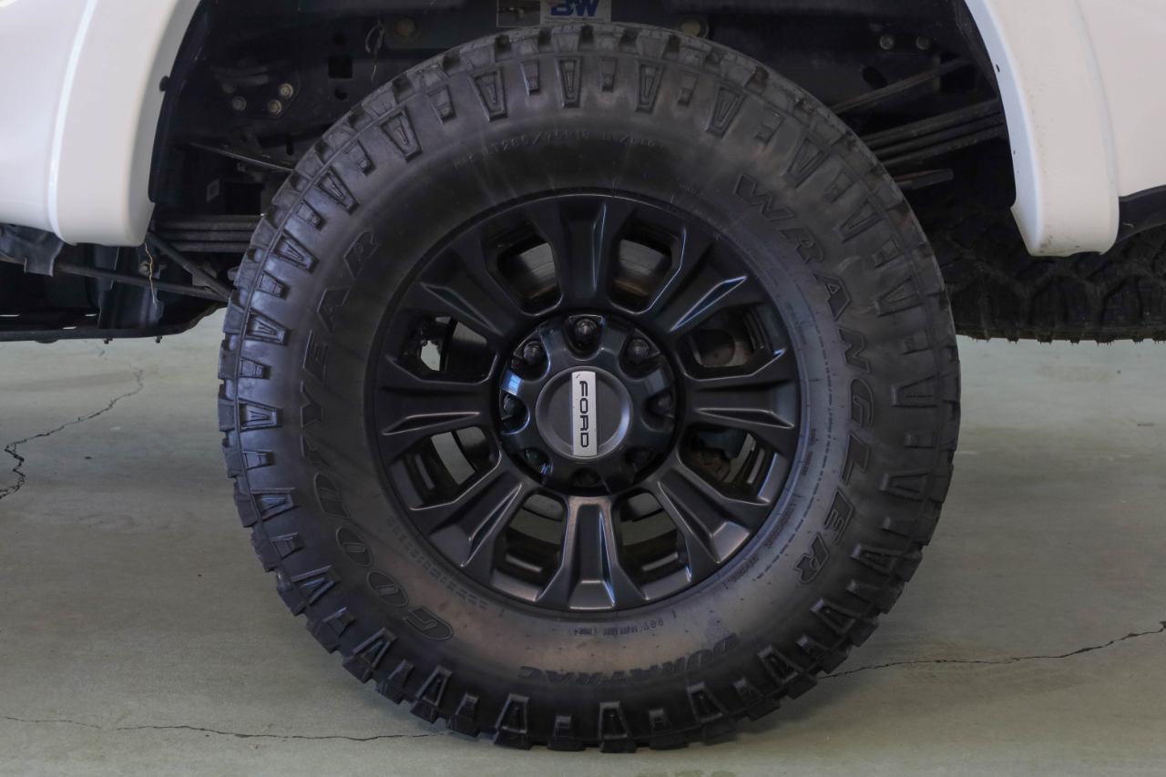 Ford Super Duty F-250 SRW Lariat 4WD Crew Cab 8' Box 2022