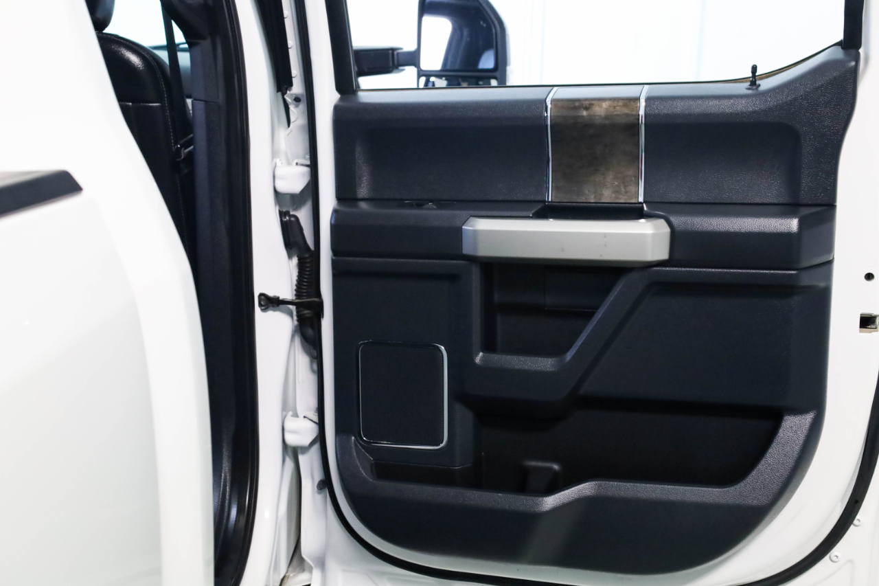 Ford Super Duty F-250 SRW Lariat 4WD Crew Cab 8' Box 2022