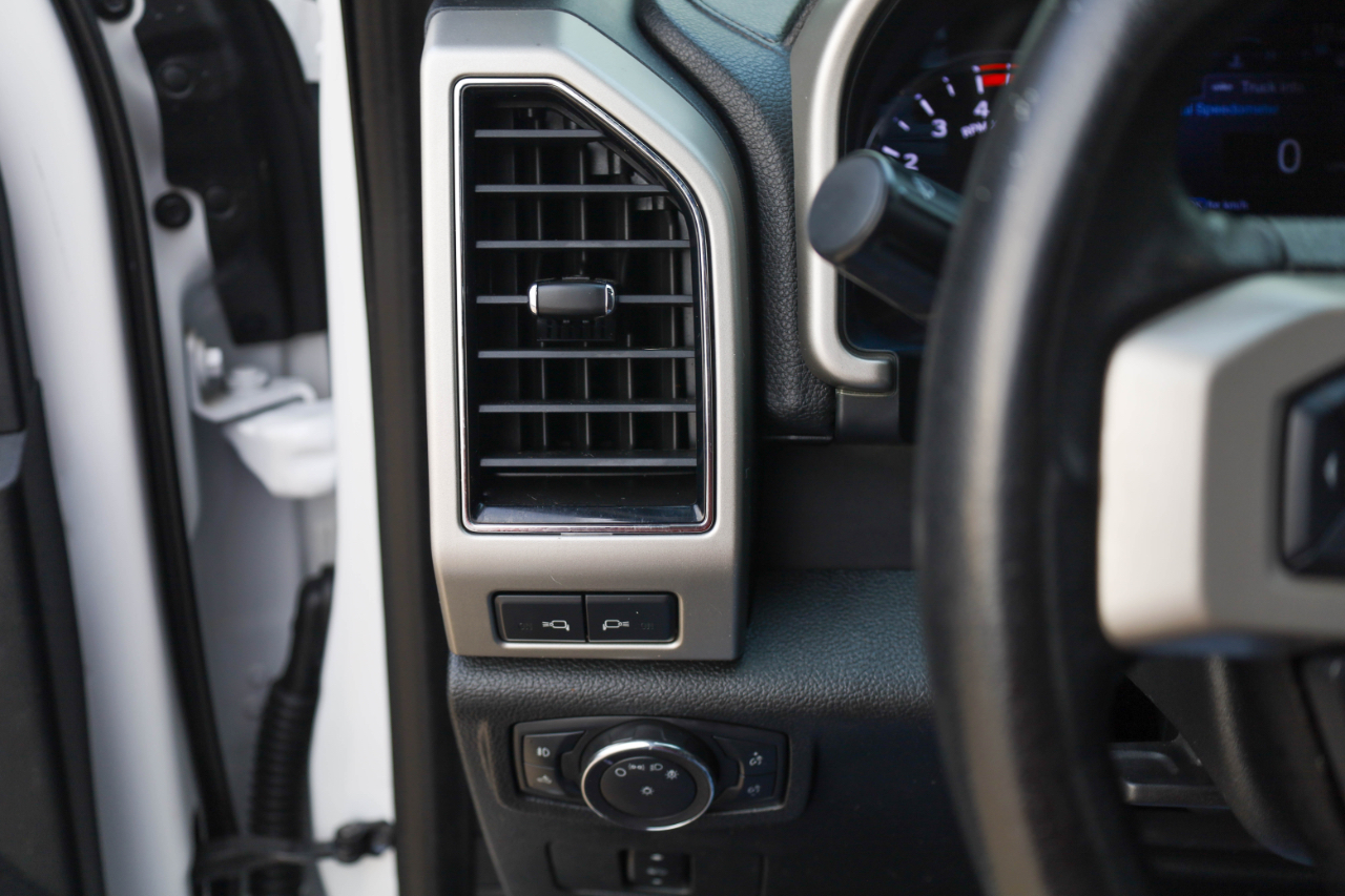 Ford Super Duty F-350 DRW Crew Cab 176" WB Lariat 4WD 2019