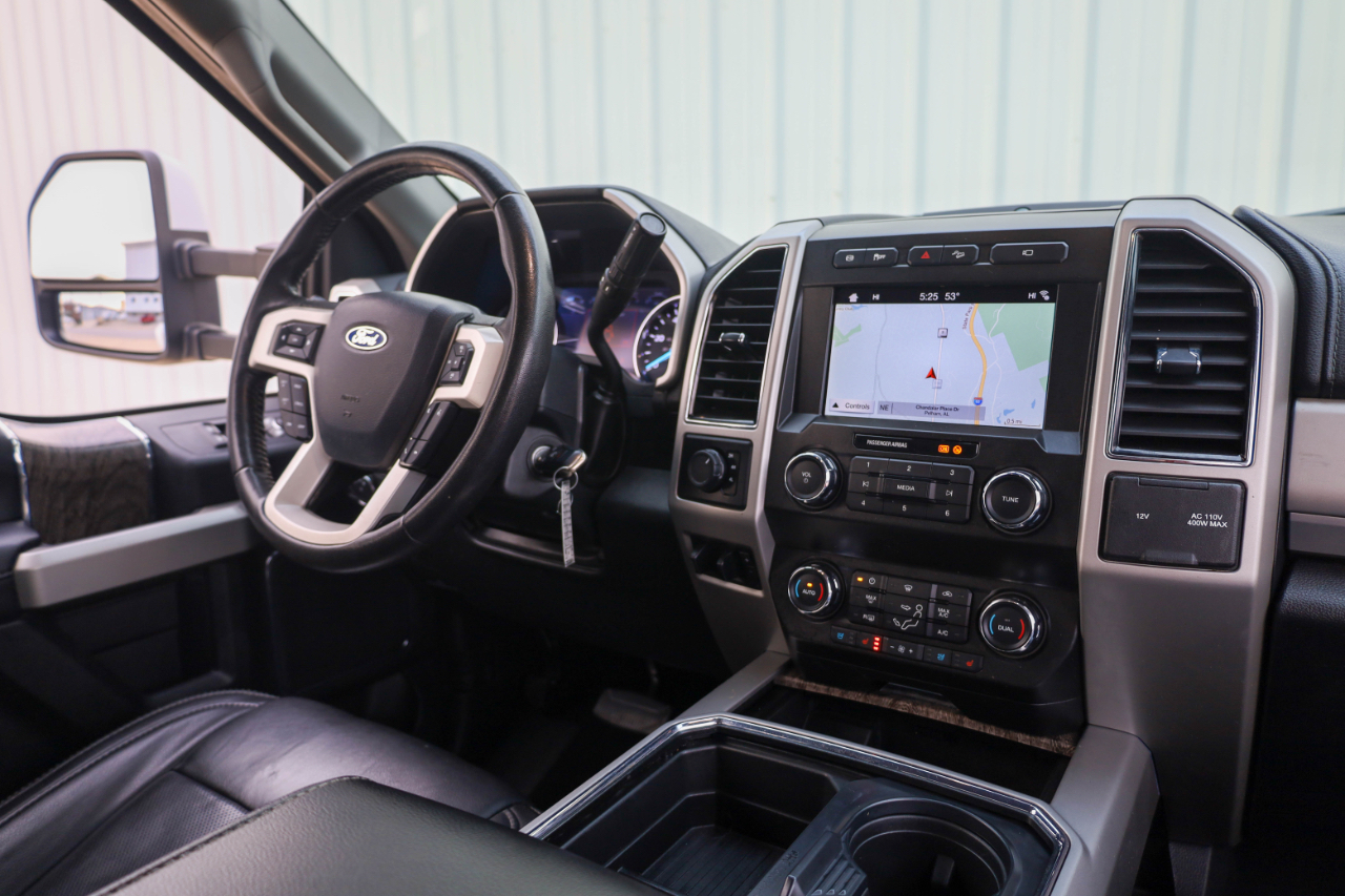 Ford Super Duty F-350 DRW Crew Cab 176" WB Lariat 4WD 2019