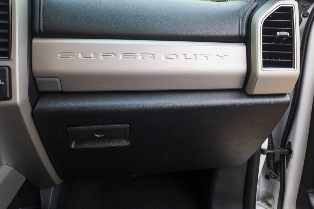 Ford Super Duty F-350 DRW Crew Cab 176" WB Lariat 4WD 2019