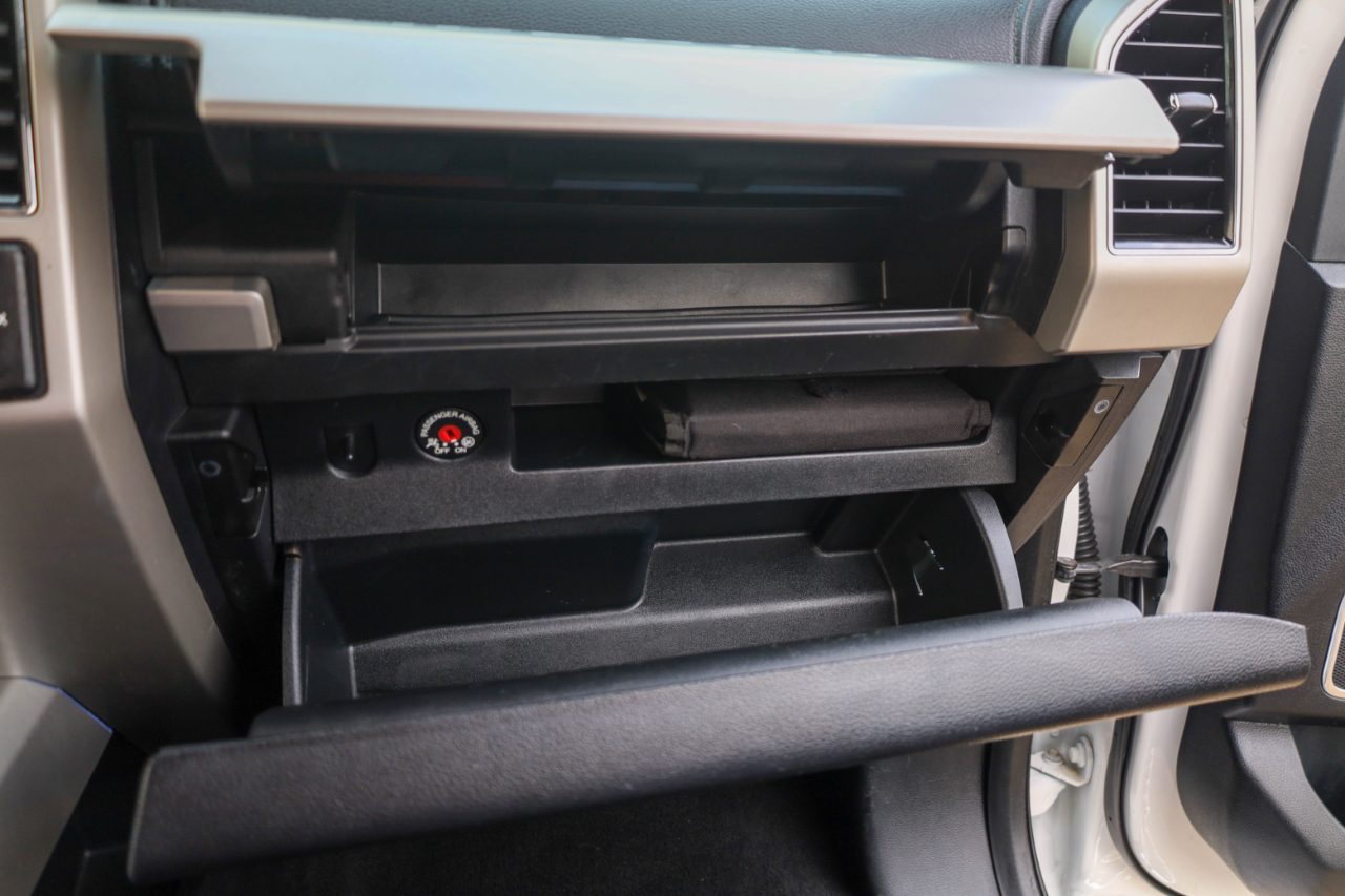 Ford Super Duty F-350 DRW Crew Cab 176" WB Lariat 4WD 2019