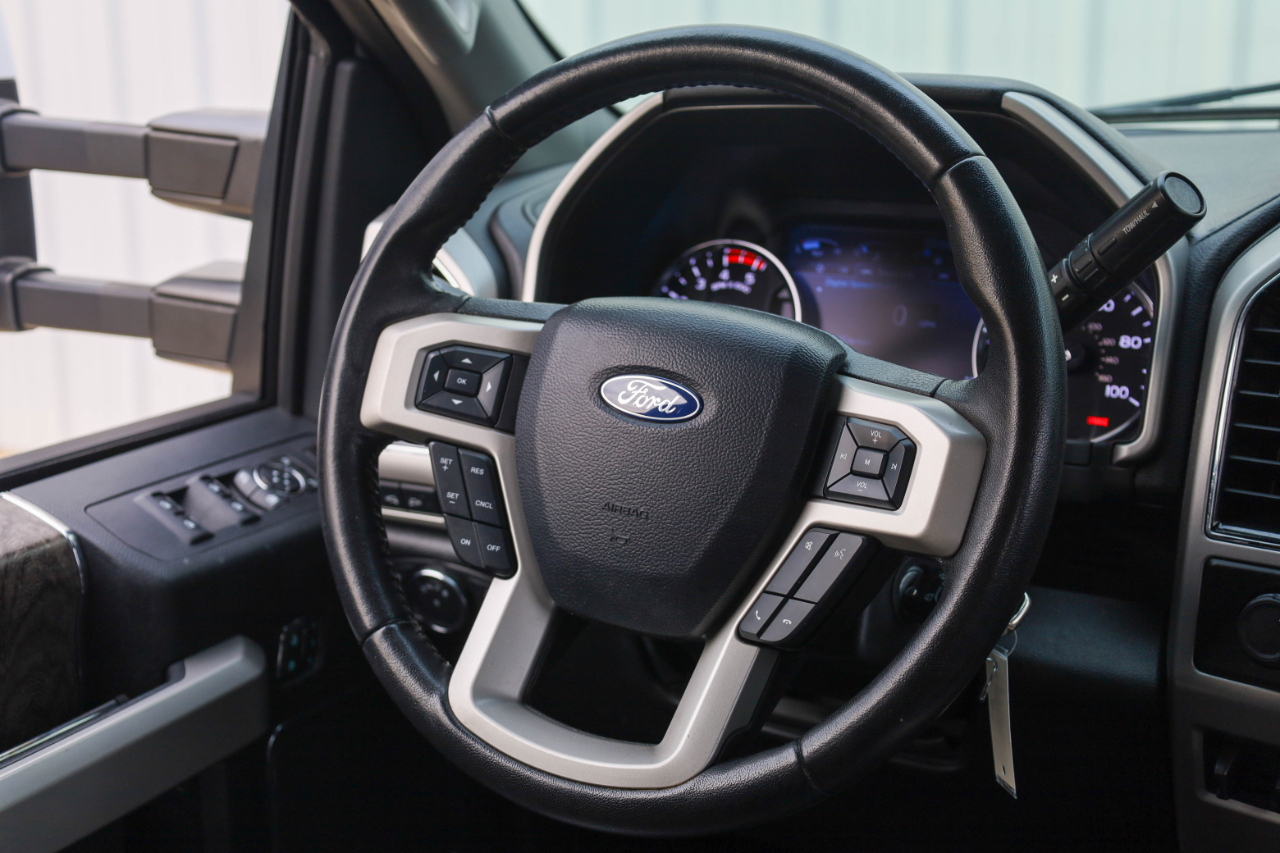 Ford Super Duty F-350 DRW Crew Cab 176" WB Lariat 4WD 2019