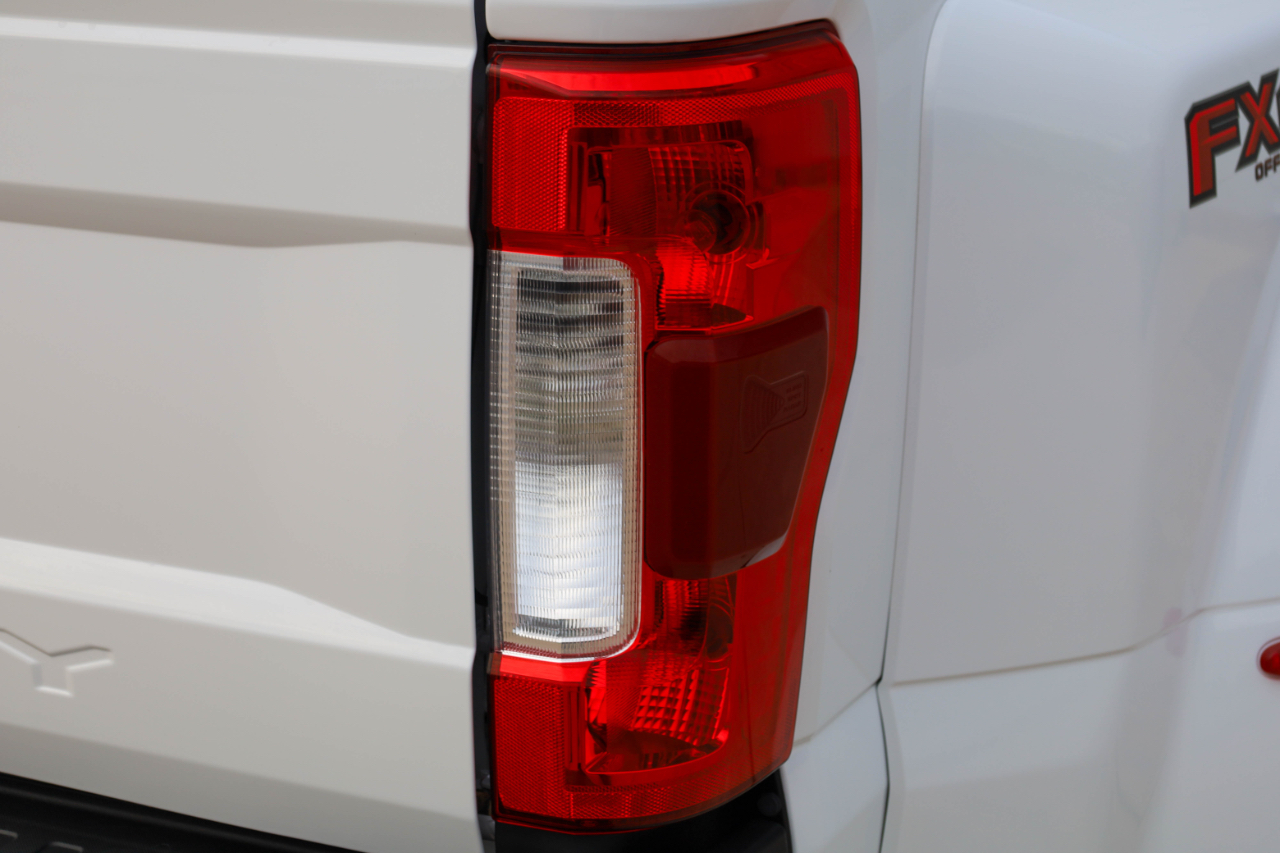 Ford Super Duty F-350 DRW Crew Cab 176" WB Lariat 4WD 2019