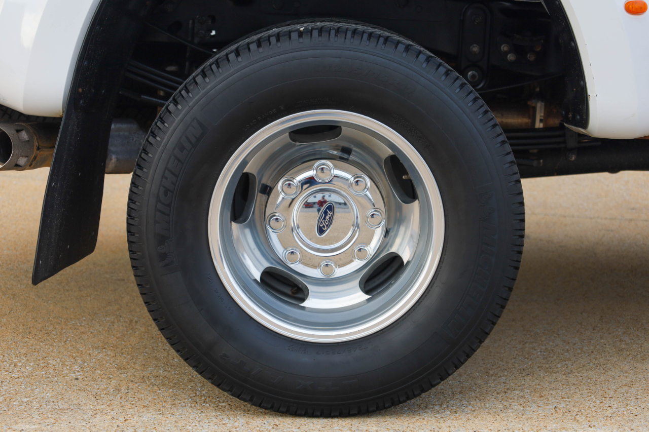 Ford Super Duty F-350 DRW Crew Cab 176" WB Lariat 4WD 2019