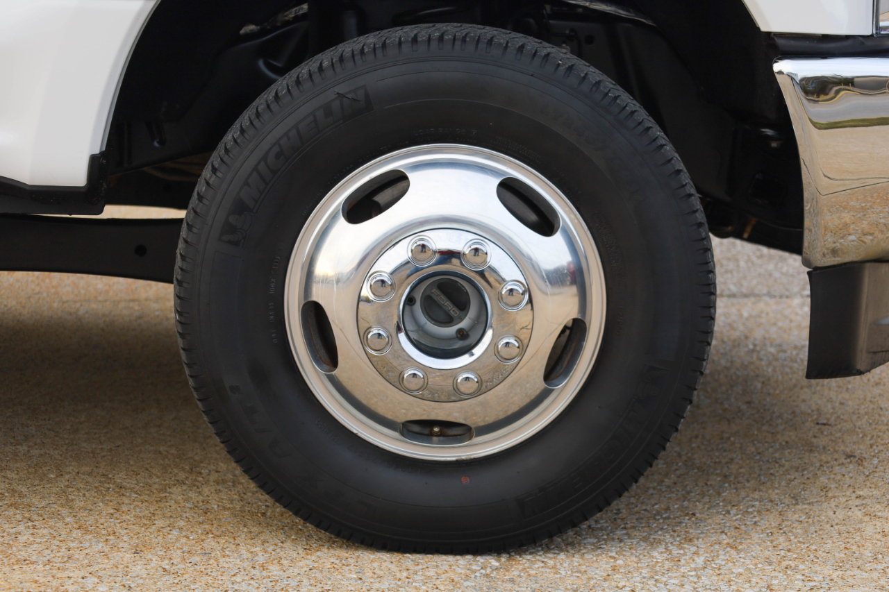 Ford Super Duty F-350 DRW Crew Cab 176" WB Lariat 4WD 2019