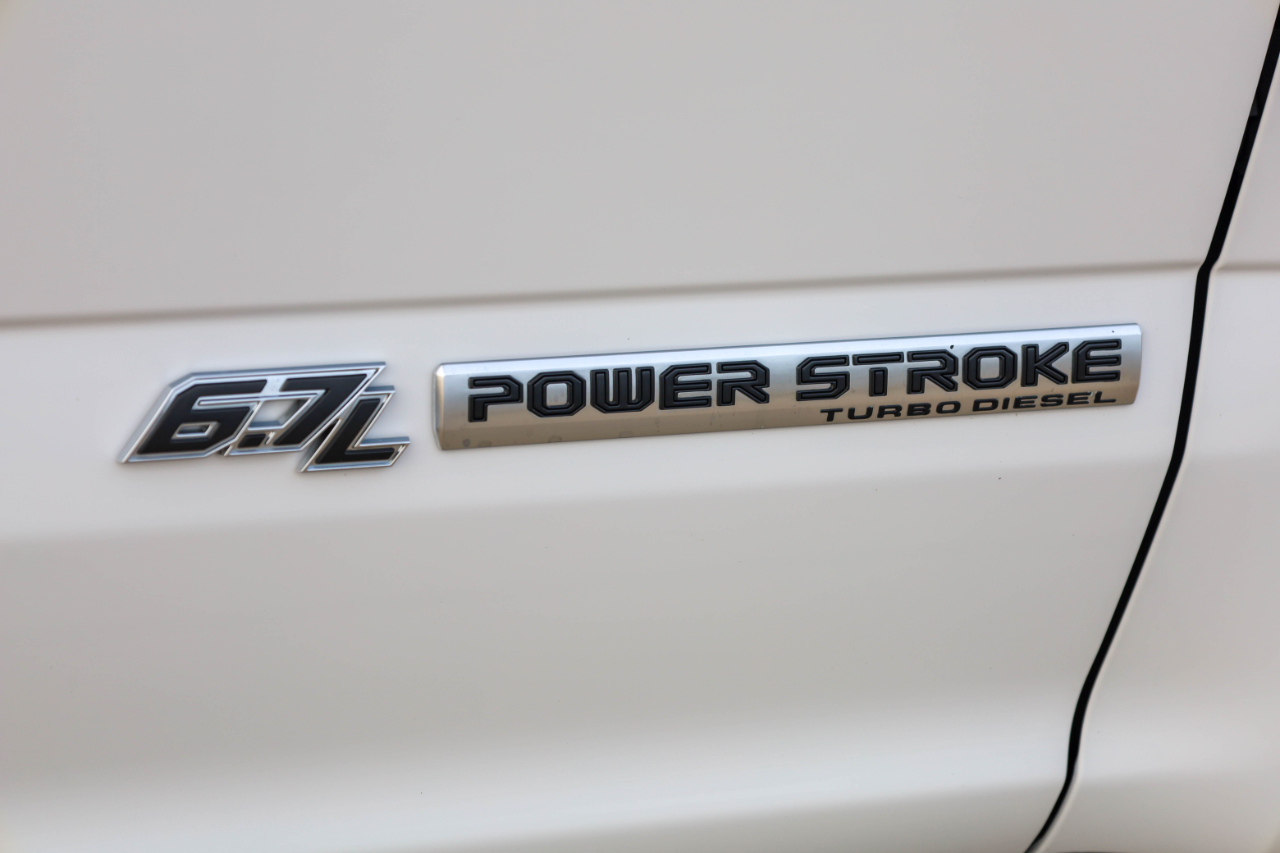 Ford Super Duty F-350 DRW Crew Cab 176" WB Lariat 4WD 2019
