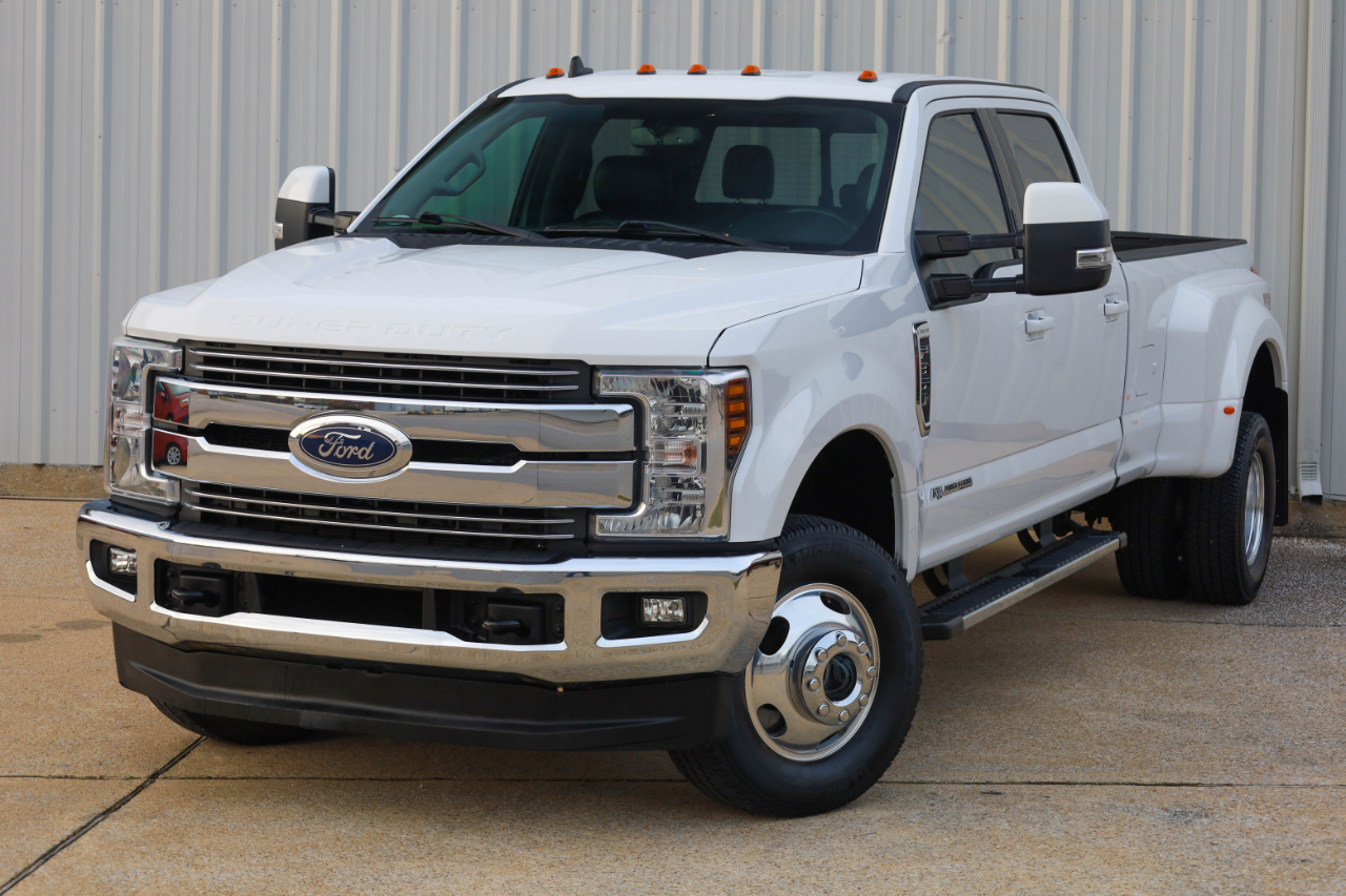 Ford Super Duty F-350 DRW Crew Cab 176" WB Lariat 4WD 2019