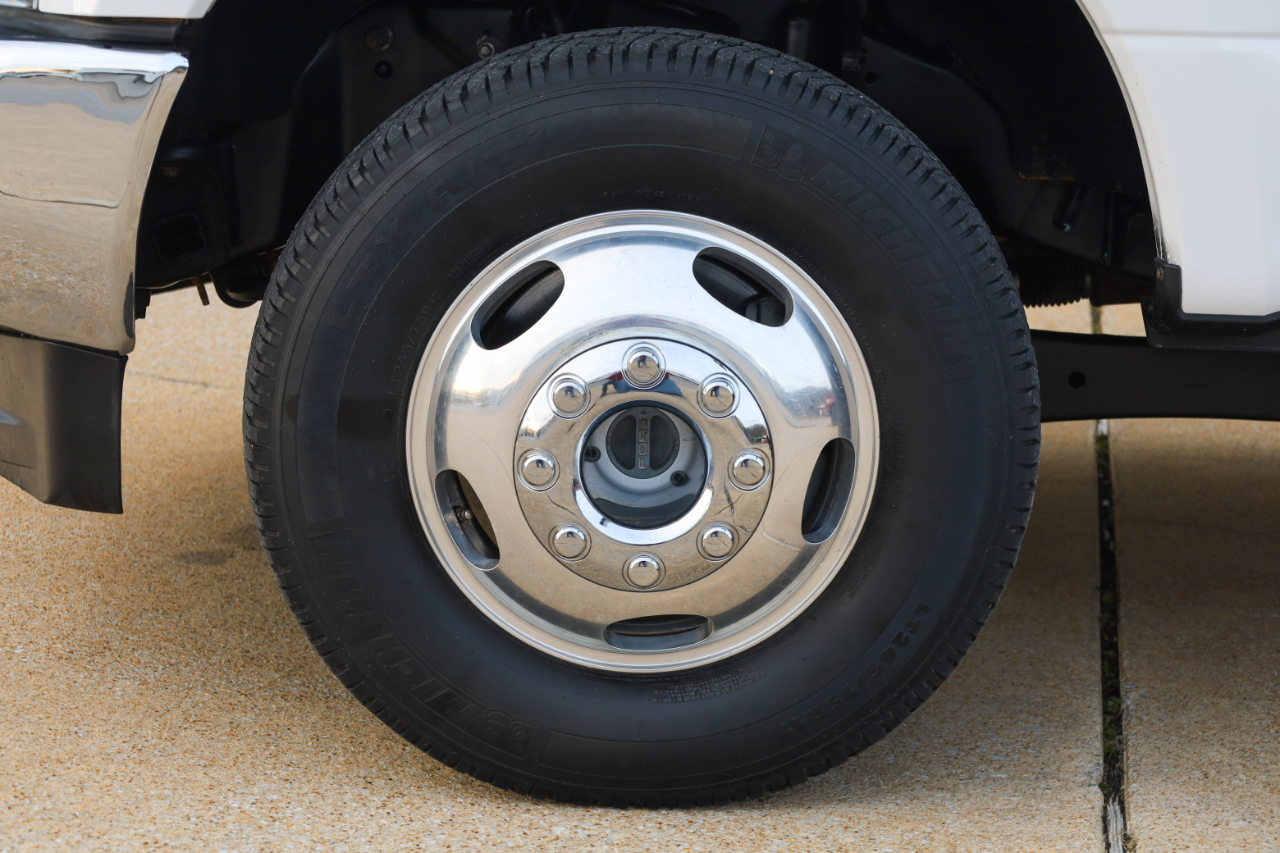 Ford Super Duty F-350 DRW Crew Cab 176" WB Lariat 4WD 2019