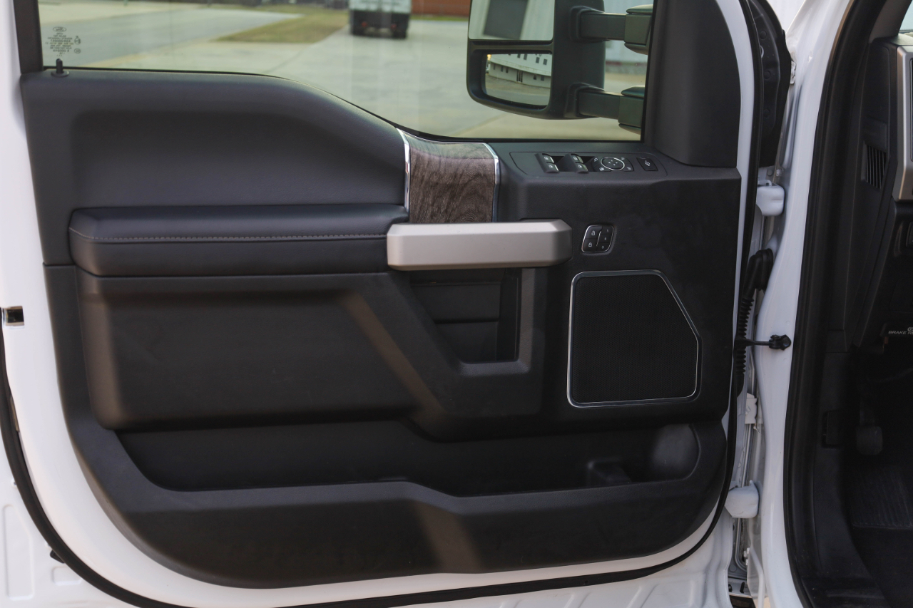 Ford Super Duty F-350 DRW Crew Cab 176" WB Lariat 4WD 2019