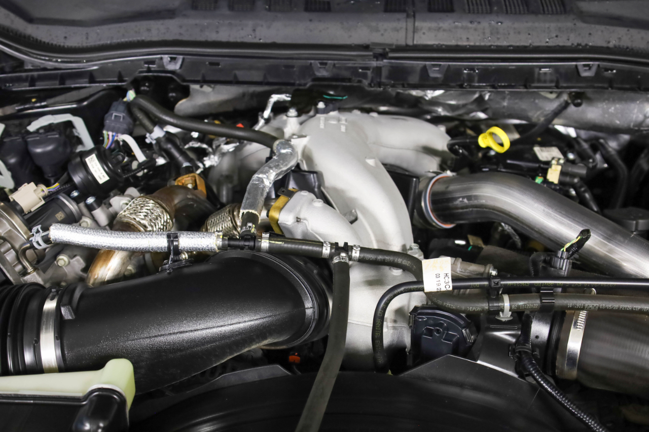 Ford Super Duty F-350 SRW Lariat 4WD Crew Cab 8' Box 2020