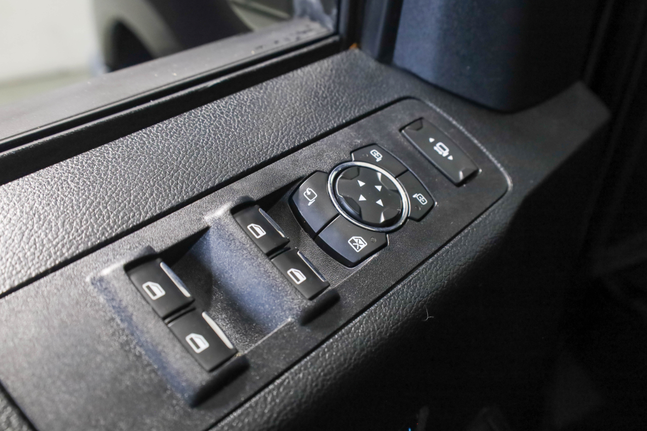 Ford Super Duty F-350 SRW Lariat 4WD Crew Cab 8' Box 2020