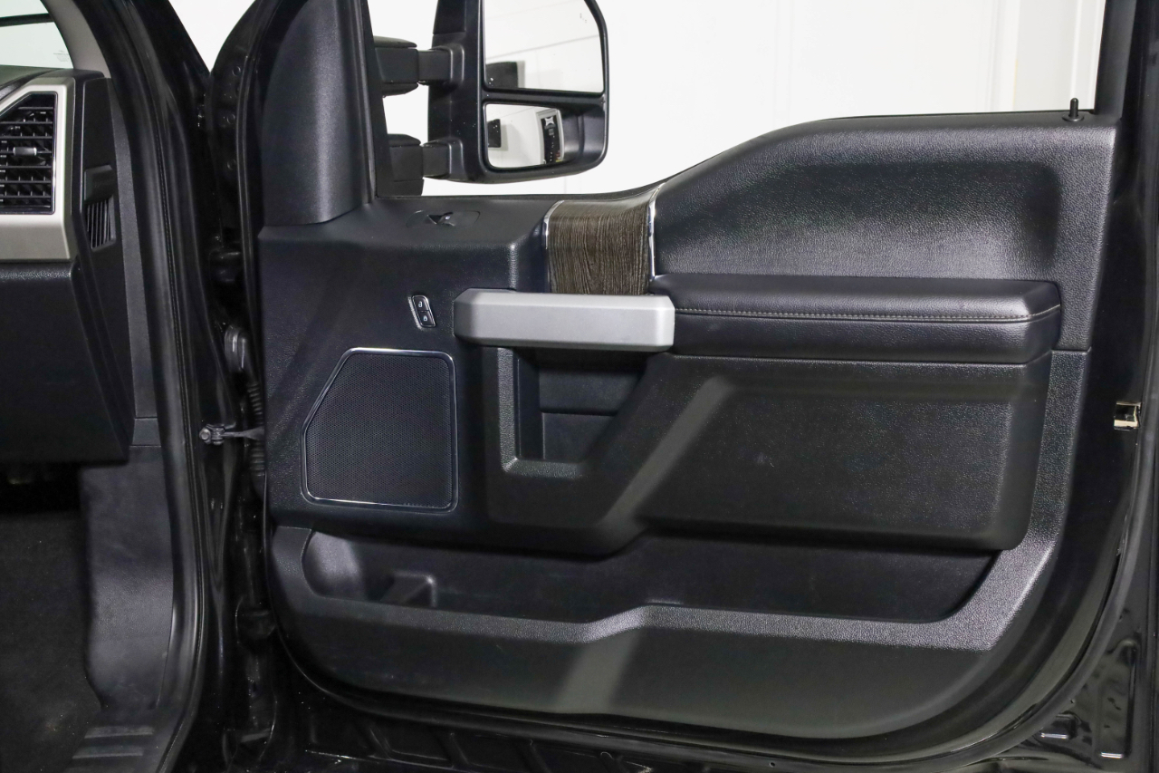 Ford Super Duty F-350 SRW Lariat 4WD Crew Cab 8' Box 2020