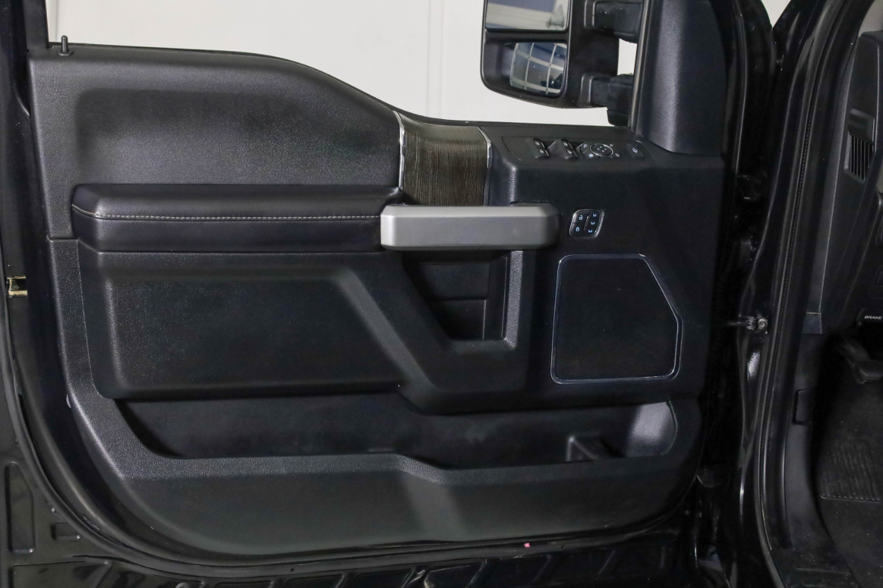 Ford Super Duty F-350 SRW Lariat 4WD Crew Cab 8' Box 2020