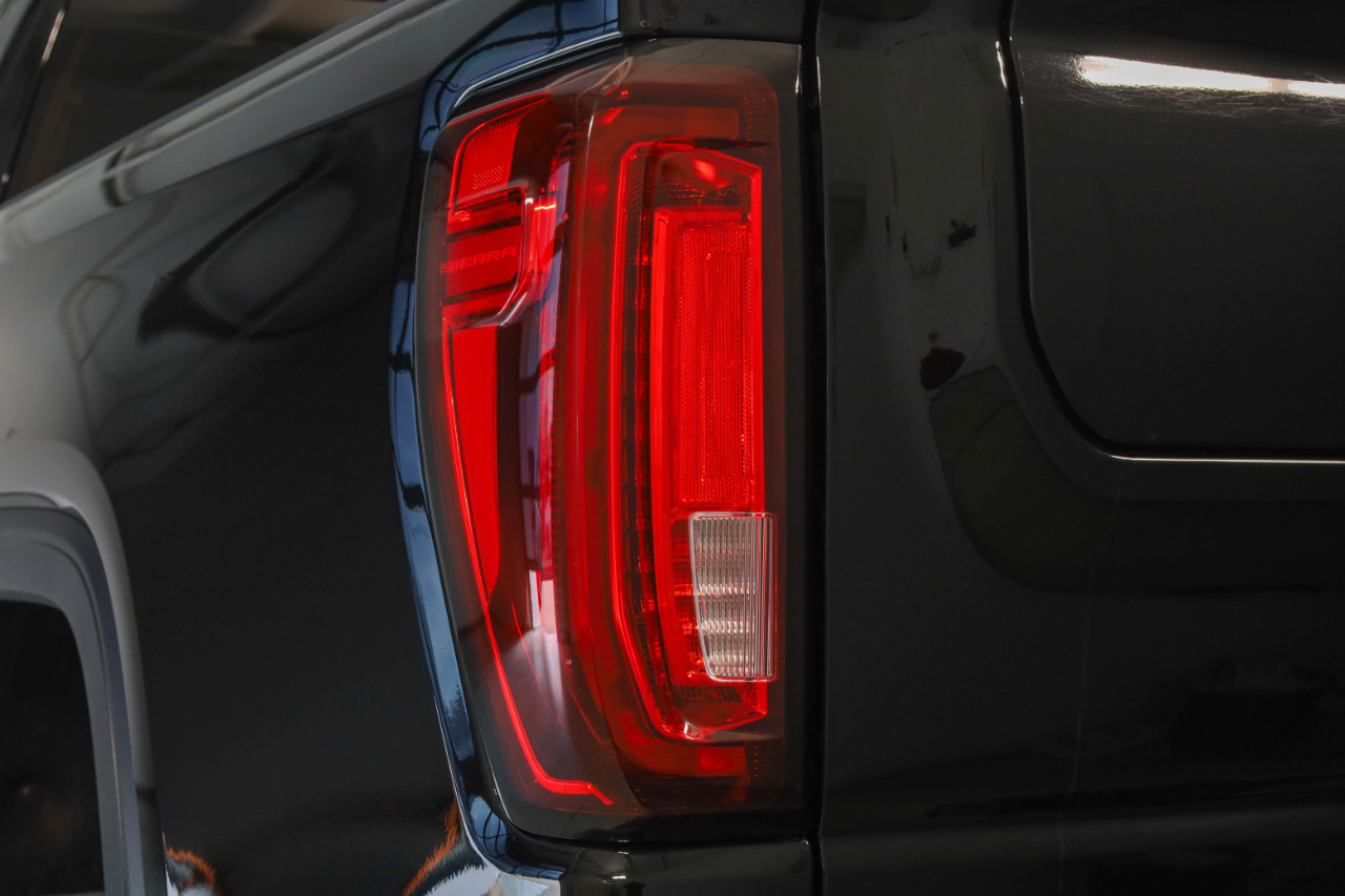 GMC Sierra 1500 4WD Crew Cab 147" AT4 2021