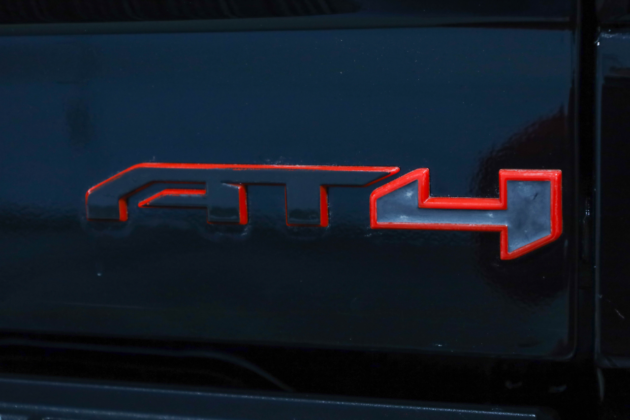 GMC Sierra 1500 4WD Crew Cab 147" AT4 2021