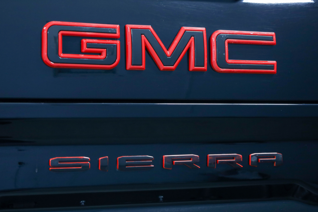 GMC Sierra 1500 4WD Crew Cab 147" AT4 2021