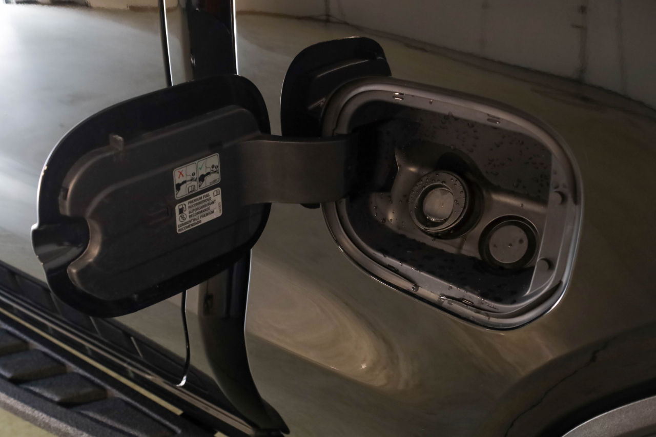 GMC Sierra 1500 4WD Crew Cab 147" AT4 2021