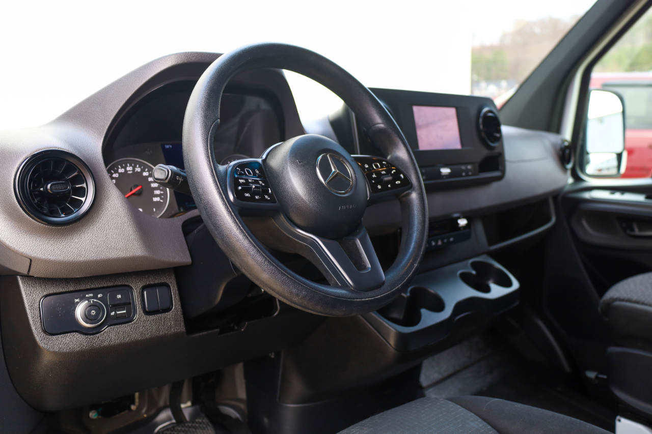 Mercedes-Benz Sprinter Cargo Van 2500 Standard Roof I4 144" RWD 2022