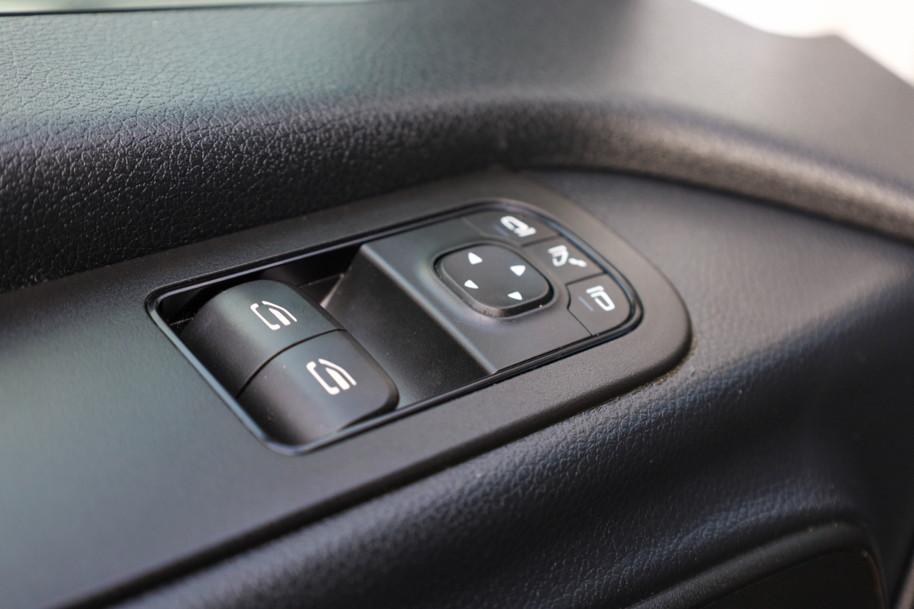 Mercedes-Benz Sprinter Cargo Van 2500 Standard Roof I4 144" RWD 2022