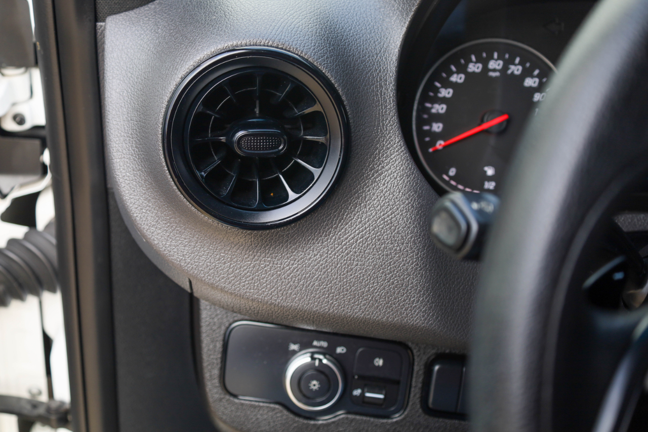 Mercedes-Benz Sprinter Cargo Van 2500 Standard Roof I4 144" RWD 2022