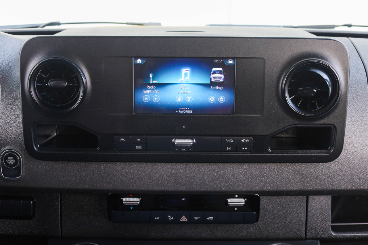 Mercedes-Benz Sprinter Cargo Van 2500 Standard Roof I4 144" RWD 2022