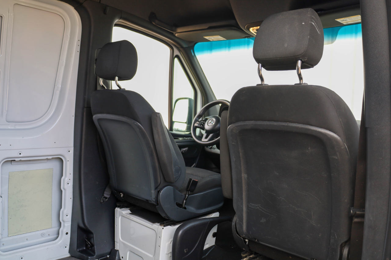 Mercedes-Benz Sprinter Cargo Van 2500 Standard Roof I4 144" RWD 2022