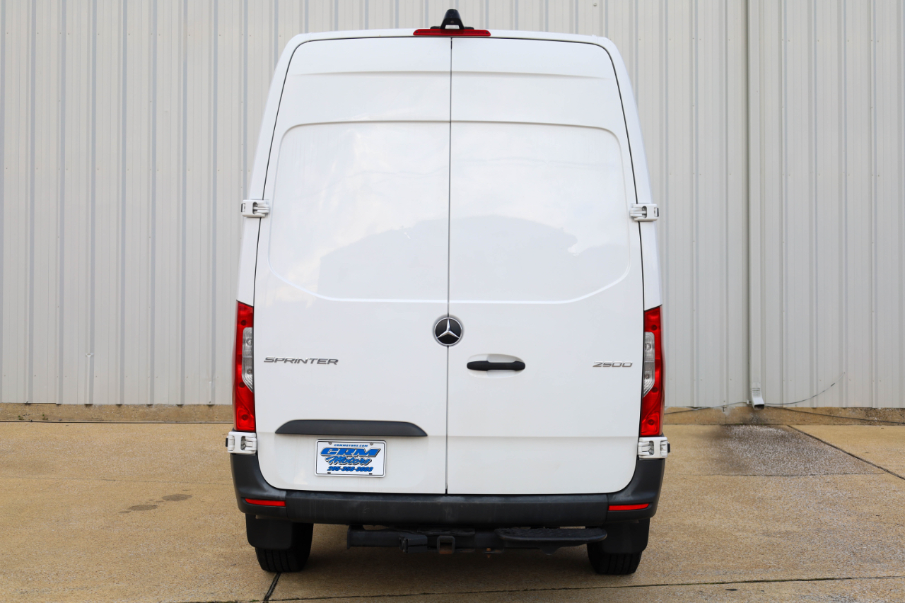 Mercedes-Benz Sprinter Cargo Van 2500 Standard Roof I4 144" RWD 2022