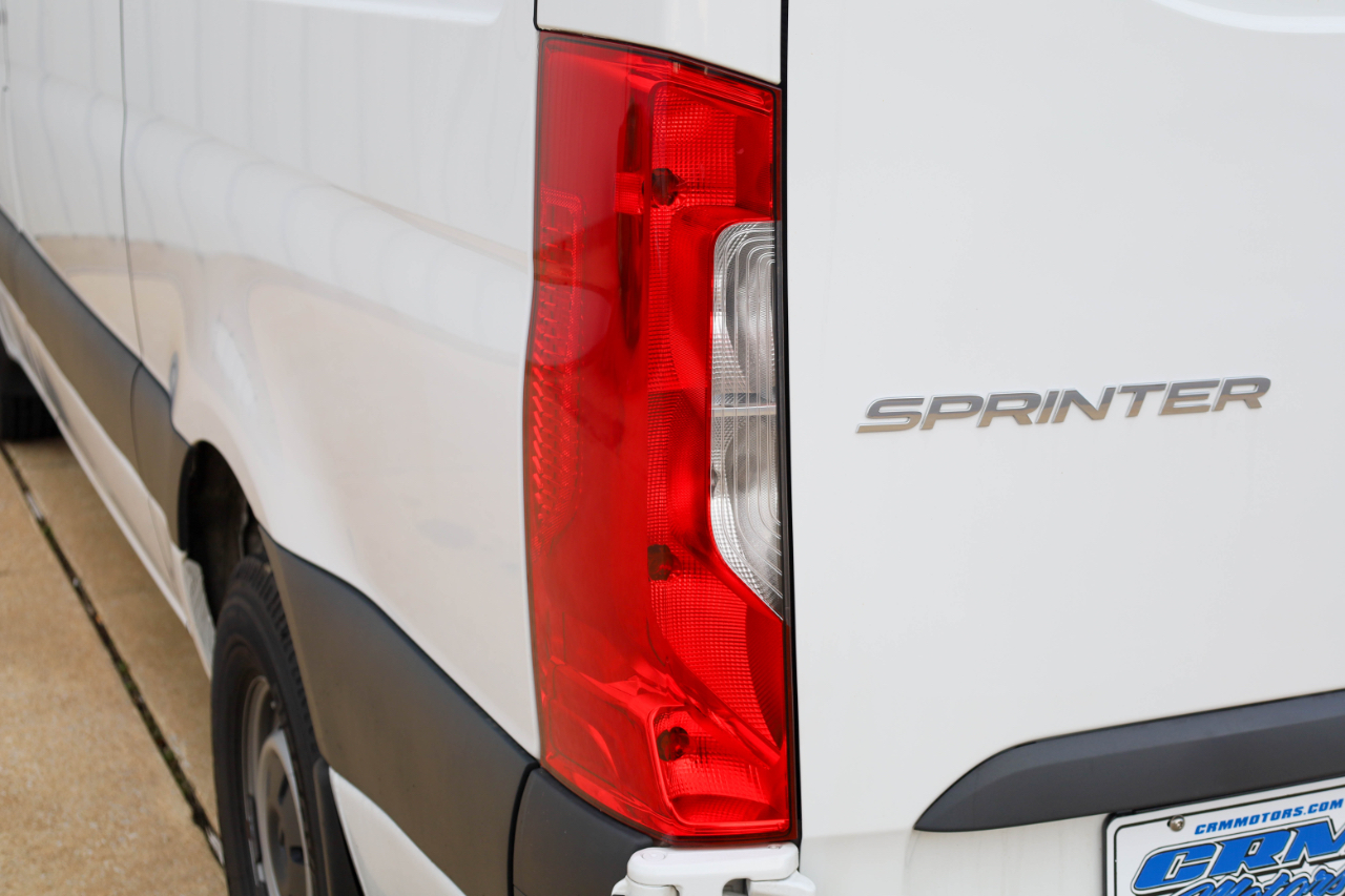 Mercedes-Benz Sprinter Cargo Van 2500 Standard Roof I4 144" RWD 2022