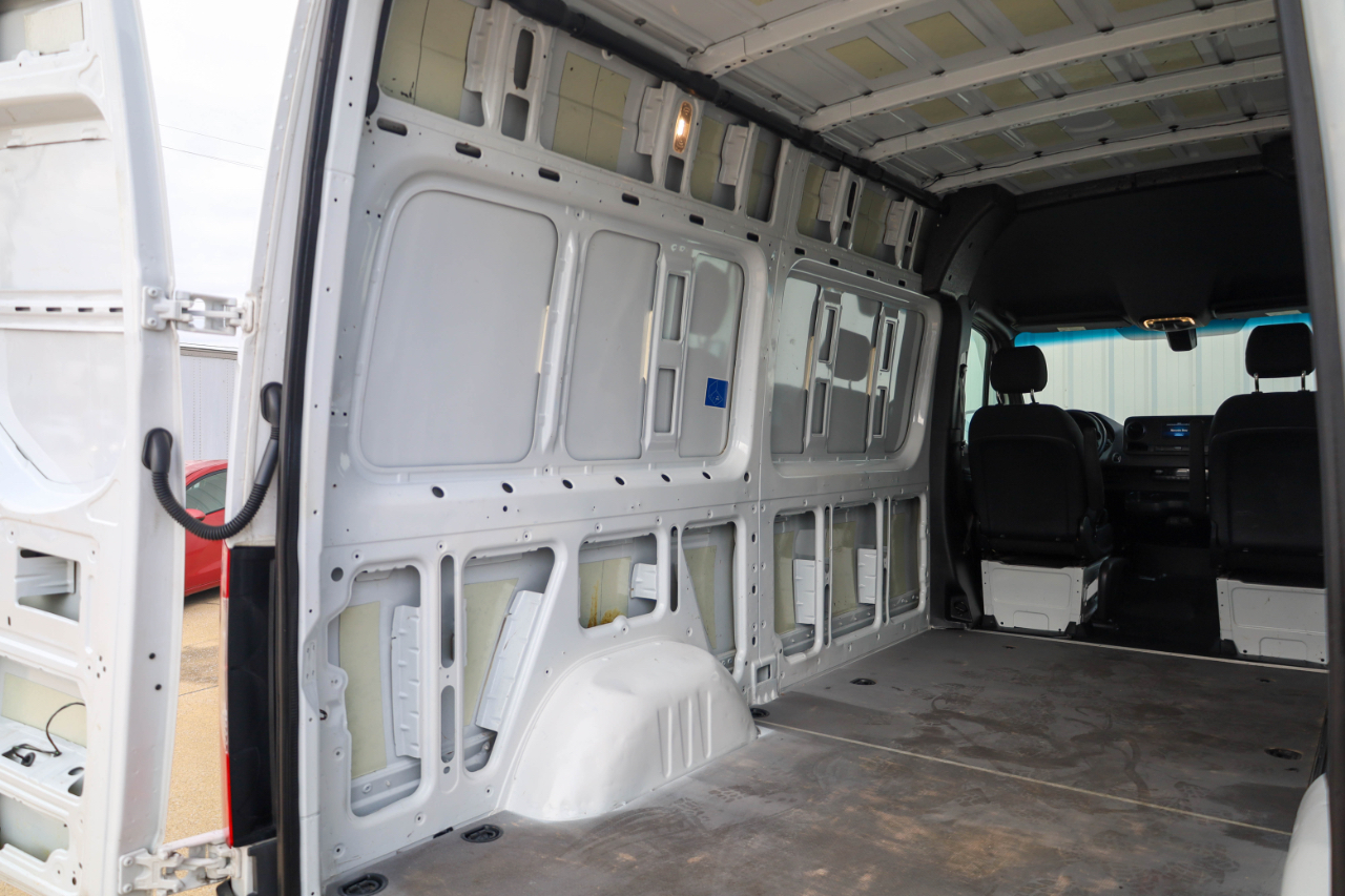 Mercedes-Benz Sprinter Cargo Van 2500 Standard Roof I4 144" RWD 2022
