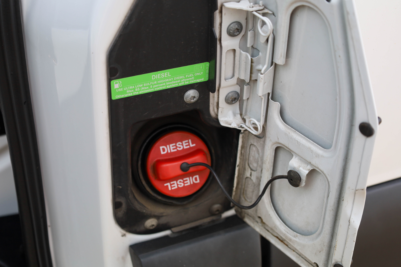 Mercedes-Benz Sprinter Cargo Van 2500 Standard Roof I4 144" RWD 2022