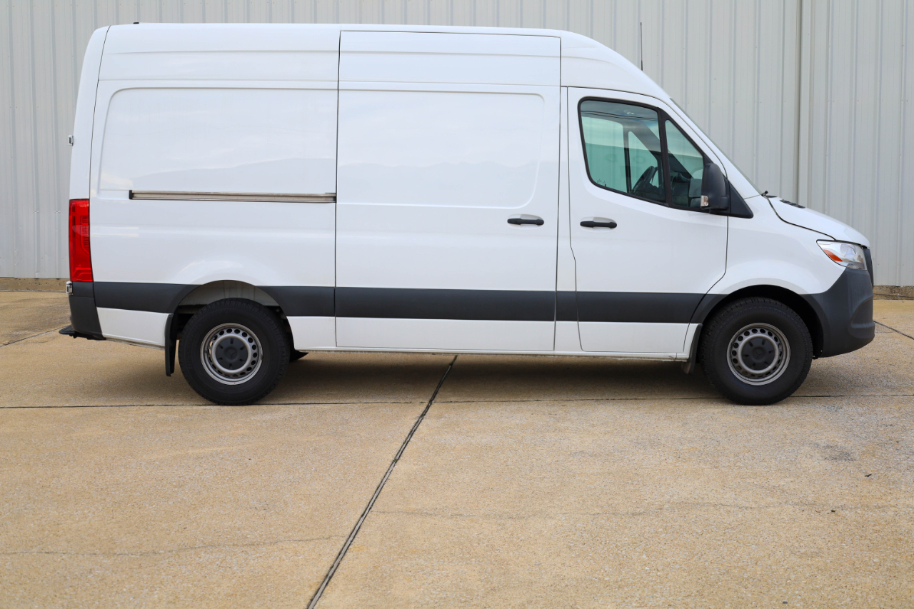 Mercedes-Benz Sprinter Cargo Van 2500 Standard Roof I4 144" RWD 2022