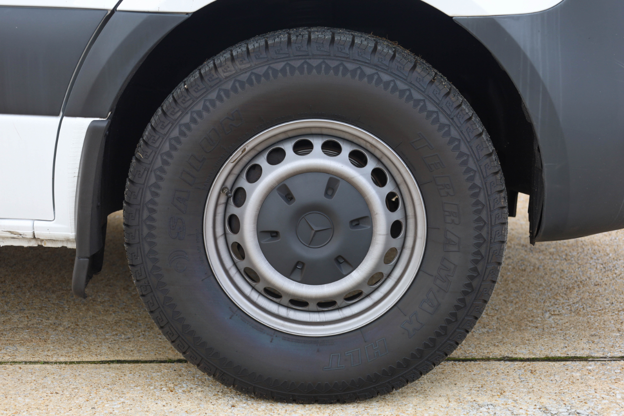 Mercedes-Benz Sprinter Cargo Van 2500 Standard Roof I4 144" RWD 2022