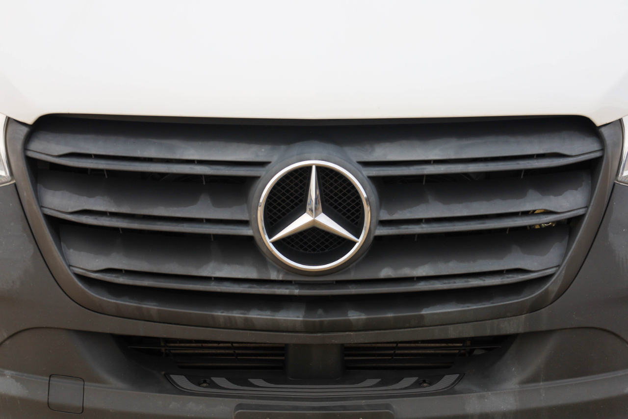 Mercedes-Benz Sprinter Cargo Van 2500 Standard Roof I4 144" RWD 2022