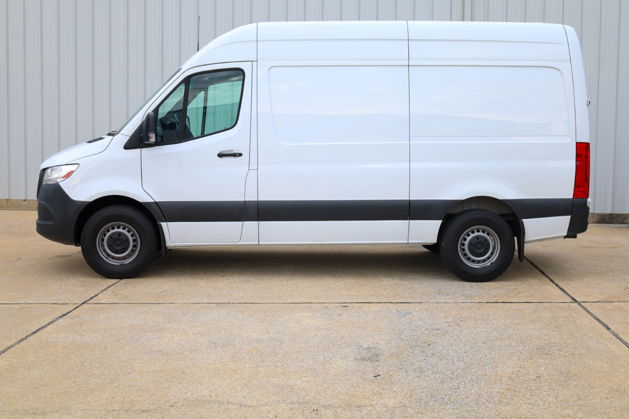 Mercedes-Benz Sprinter Cargo Van 2500 Standard Roof I4 144" RWD 2022