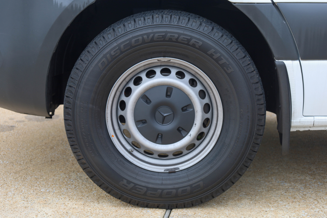 Mercedes-Benz Sprinter Cargo Van 2500 Standard Roof I4 144" RWD 2022