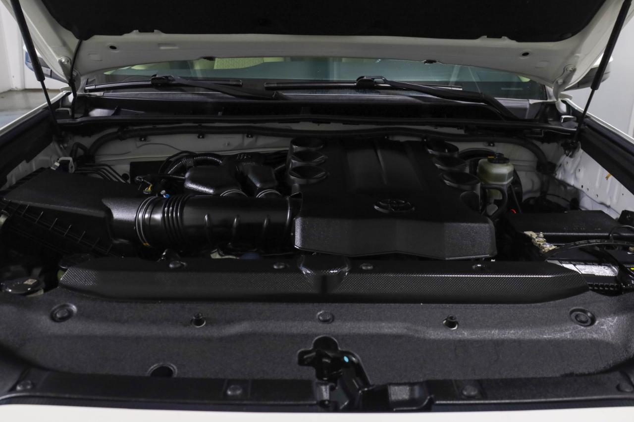 Toyota 4Runner SR5 2WD (Natl) 2017